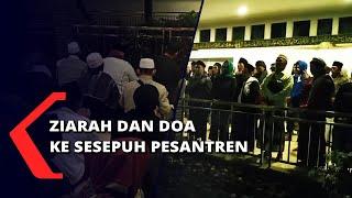 Kyai dan Ratusan Santri Jalankan Tradisi Ziarah Malam