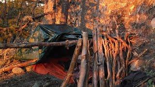 Solo Bushcraft Survival Shelter in Spring - Climbing