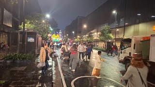 MIRA LO QUE ESTA PASANDO EN EL ZÓCALO LA GENTE NO SE VA A PESAR DE LA LLUVIA