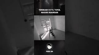 TEREKAM CCTV, TUYUL MASUK RUANGAN #penampakan #hantu #shorts