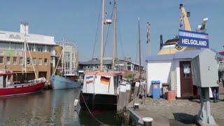 Büsum an der Nordsee mit dem Hafen in Büsum und dem Büsumer Strand