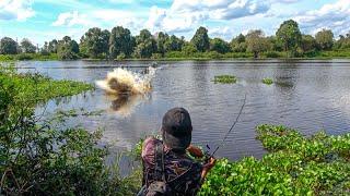 Coba Lempar Sesuatu Ketengah Danau Tiba2 MELEDAK !!! 