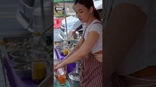 WANITA PENJUAL KOPI JALANAN TERCANTIK DI THAILAND 