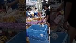 NEKAT!!!  3 PRIA INI MASUK INDOMARET TELANJANG