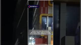 Viral seorang pria nekat melompat dari atas balkon hotel di Jalan Yos Sudarso, Kota Baubau.