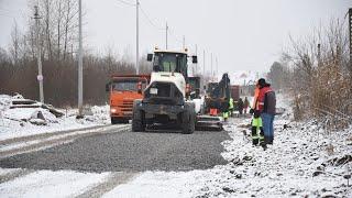 Завершается укладка первого слоя асфальта на ул. Гагарина в Вологде