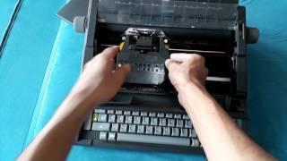 Máquina de escrever eletrônica Olivetti Praxis 210 à venda