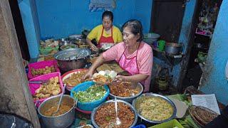 Pecel 6 thousand rupiah sold in a narrow alley but it's incredibly busy