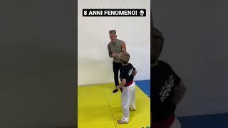 Bambino di 8 anni fenomeno delle arti marziali!  #sim1workout