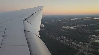 United 832 Landing in Houston 8k