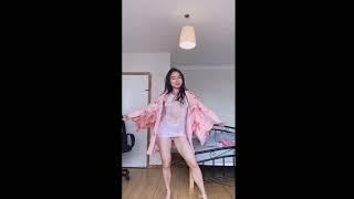 Korean girl dancing - Shorts