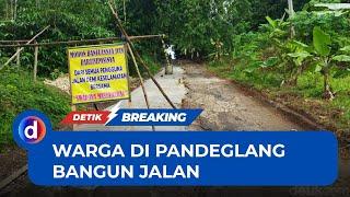 Warga di Pandeglang Patungan Perbaiki Jalan yang Rusak 20 Tahun