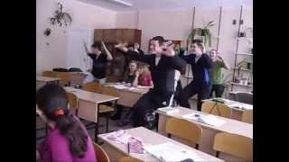 Пацаны танцуют хардбас на уроке)))))