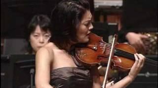 Anne Akiko Meyers Performs the 1st part of Mendelssohn Violin Concerto Op.64 in E Minor