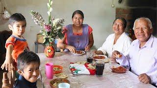 Mis suegros cumplen 33 años de casados y les preparo una rica comida para consentirlos