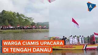 Unik! Warga Ciamis Upacara HUT Ke-79 RI di Tengah Danau, Kok Bisa?