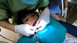 『J Y』奶爸系列之 （影片修正版）二女兒開心看牙醫蛀牙清乾淨補牙去，沒有哭哭很棒喔！給妳三個讚！‍‍