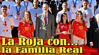La seleccion española visita al Rey y la Familia Real con la Eurocopa