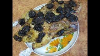 Рождественская утка с яблоками и черносливом. Christmas duck with apples and prunes.