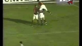 FK Sarajevo - FK Željezničar 4:1 - Škoro kroz noge Kružiku