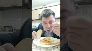 МУКБАНГ  ОБЖОР ТУШЁНАЯ КАРТОШКА З МЯСОМ | ДОМАШНИЕ ГРИБОЧКИ #schorts