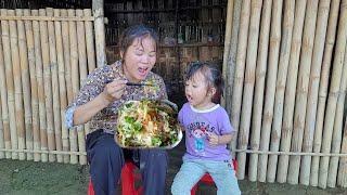 fertilizing rice, making papaya salad to enjoy with daughter