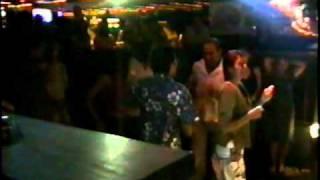 Discotecando na boate DINKTOWNER CAFE-Minneapolis-EUA-DJ ELCY-verão de 2002