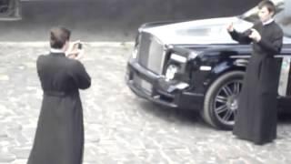 Семинаристы и "Rolls-Royce Phantom"