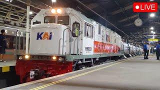  HUNTING RAMAINYA KERETA API MALAM DI STASIUN TERSIBUK YOGYAKARTA!! Spesial Kereta Nataru 2024/2025