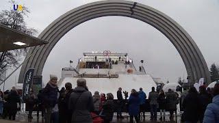 Snowboarders Glide from Five-Story Jump as Snow Fest Opens in Kyiv