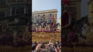 En esta Cuaresma recordamos lo que pasó en aquella tarde del Sábado Santo. #trescaidasdetriana