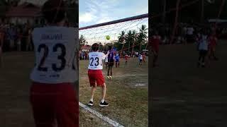 Seru. Bapak Ir Jokowi turun lapangan, main bola bersama anak-anak di Biak