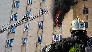 AN APARTMENT IS BURNING, SAVING PEOPLE, FIRE ON THE 5TH FLOOR.