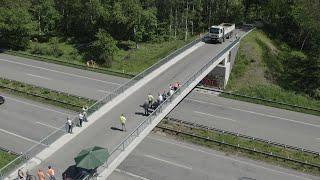 Load test of a geogrid-reinforced bridge abutment