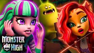 Creepy cute chaos at Monster High!  w/ Toralei & Twyla | Monster High