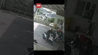 Kepergok Mencuri Motor, Pelaku Dihajar Massa