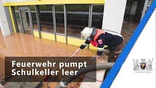 Feuerwehr pumpt Schulkeller leer