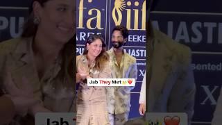 Kareena HUGS Shahid at IIFA event #kareenakapoorkhan #shahidkapoor #bollywood #iifa2025