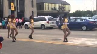 Video shows motorcyclist crash into dancer in Draymond Green parade