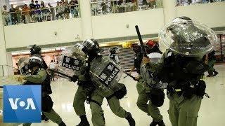 Hong Kong Riot Police Search Shopping Mall to Crack Down On Protesters