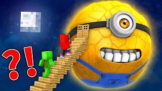 JJ and Mikey Found GIANT MINION PLANET in Minecraft ! - Maizen