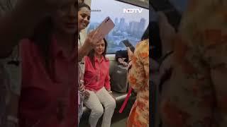 Dream Girl Hema Malini ने की Metro की सवारी