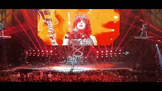 Kiss - Финал - Пол Стэнли ломает гитару - Прощальный Тур-Paul Stanley Breaks Guitar (Glasgow - 2023)