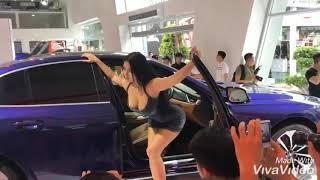 Hotgirl at Vinfast Vietnam Motor Show 2019 booth - Vin Group