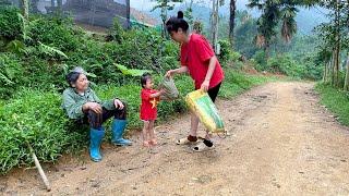 Daily life in a village far from civilization: happy old grandparents and baby harvest vegetables