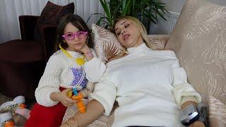 Lina Doktor Oldu! Hastası Lina'yı Çıldırttı! Funny Kids Video