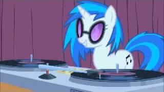 DJ Pon-3 Plays a Delightful Tune