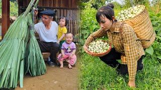 Single mother: Working every day - The joy of having grandfather and two children by her side.