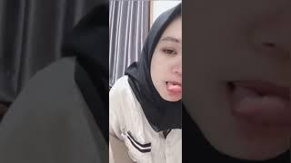 daily vlog hijab cantik goyang lidah