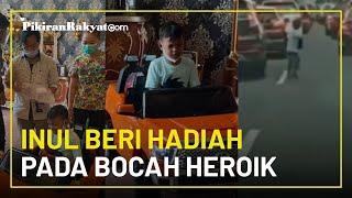 Viral Aksi Heroik Buka Jalan untuk Ambulans di Bandung, sang Bocah Gembira Dapat 'Mobil' dari Inul